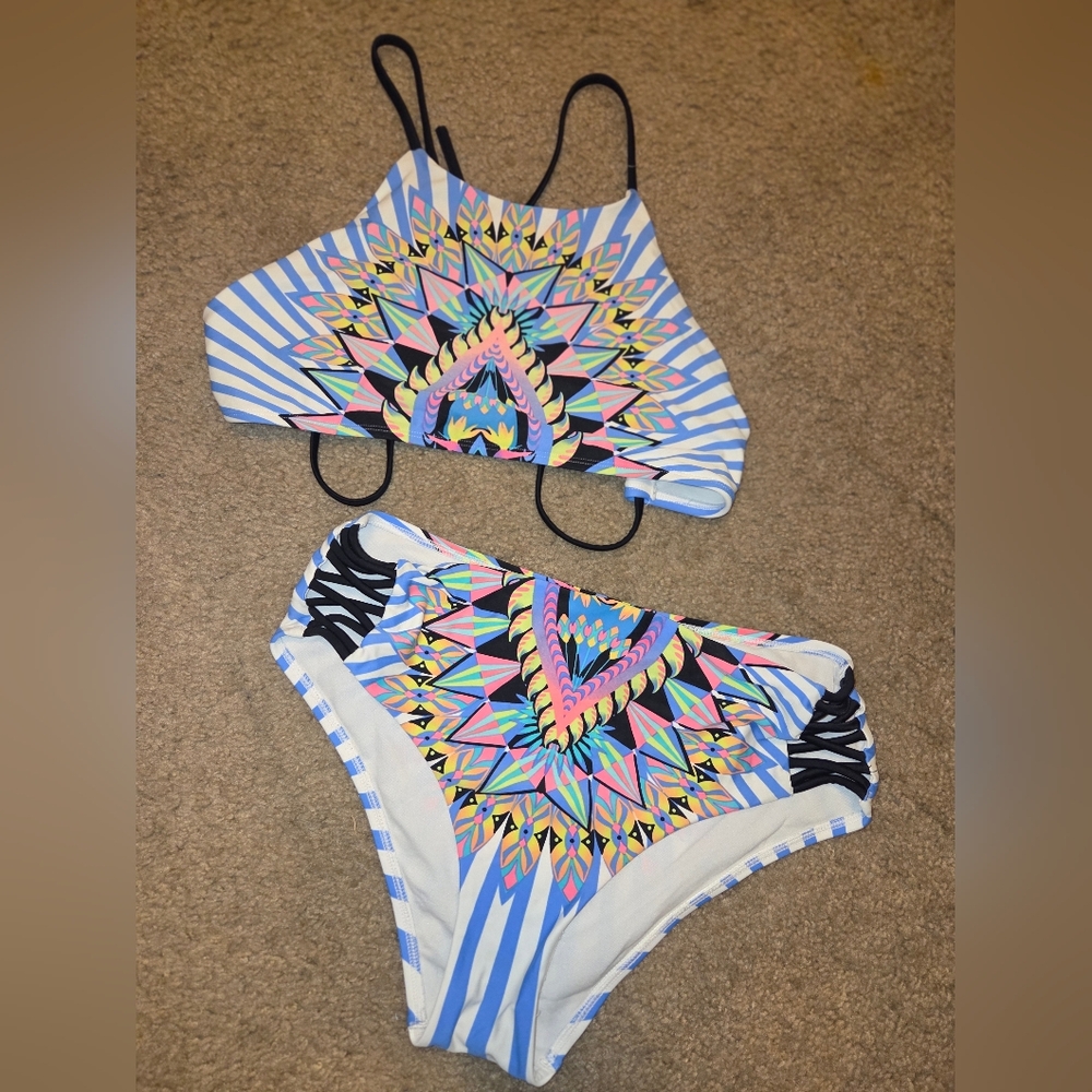 Womens sz Med Bodyglove 2 Pc Swimsuit